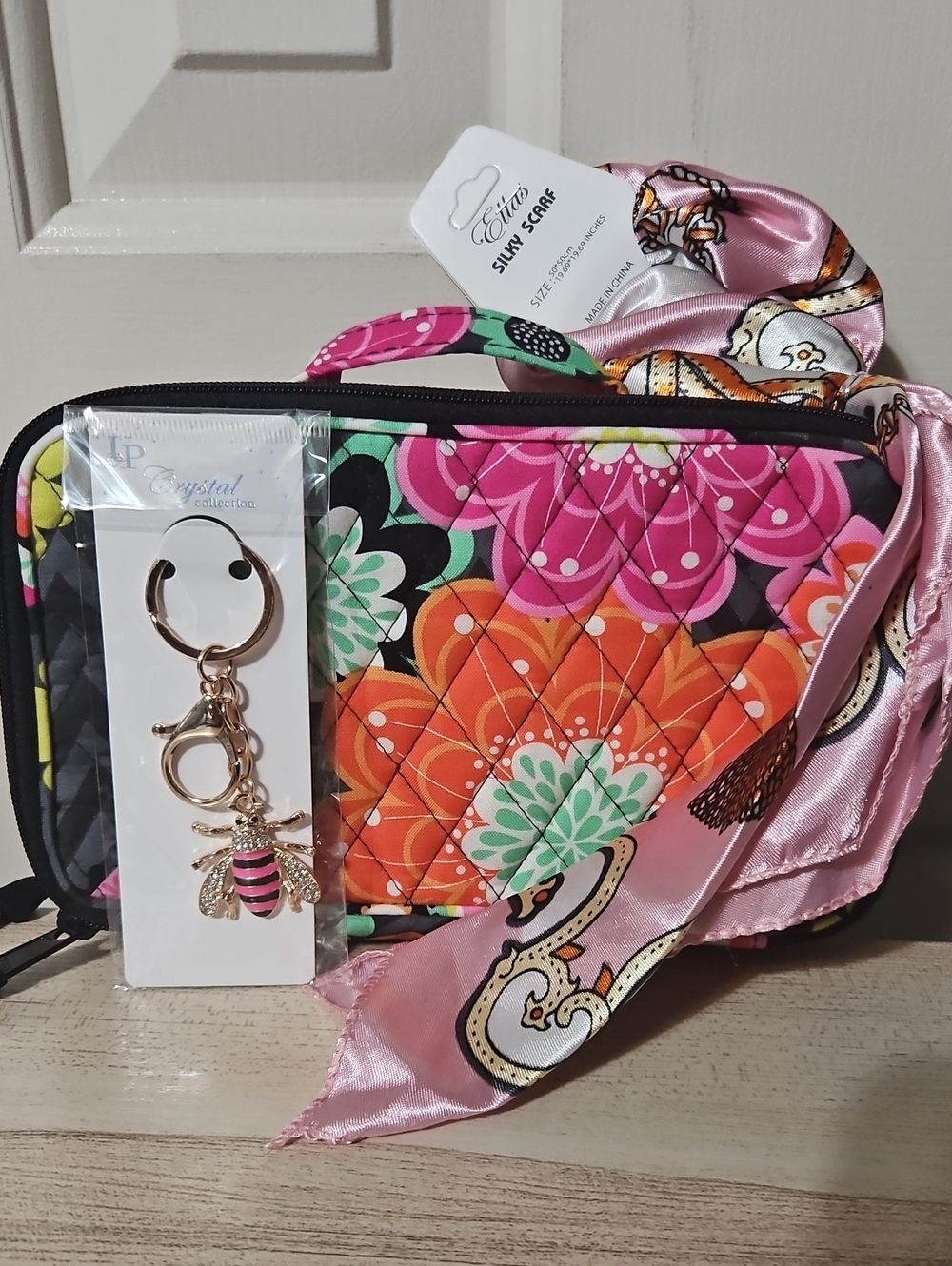 Vera Bradley EUC Quilted Floral Travel Case, Satin Bag Scarf, And Bee Charn